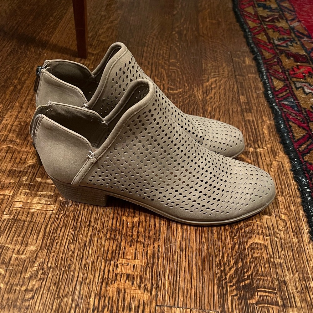 Indigo Rd tan women summer booties